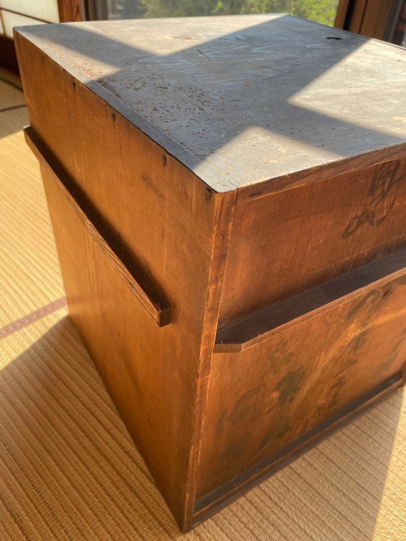 骨董品　希少　金箔装飾の黒漆塗り膳 収納箱付き