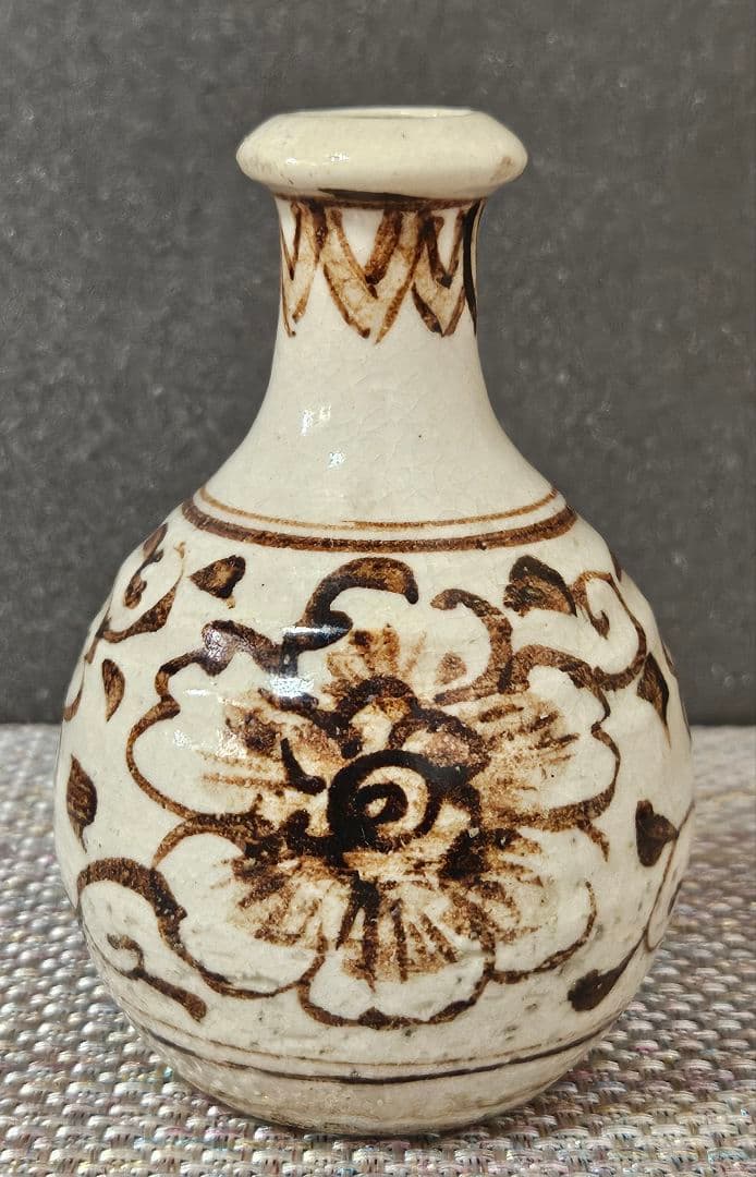 中国古陶磁器　中国古美術　宋〜明朝期 磁州窯　鉄絵　牡丹唐草文様　徳利　花入れ