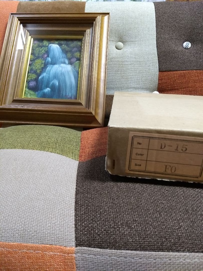 綺麗な滝の油絵 サイン入り  F0サイズ