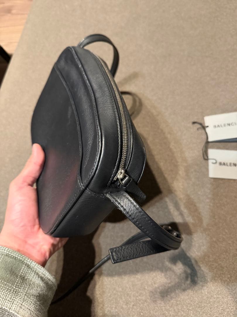 BALENCIAGA ブラックレザーショルダーバッグ　カメラバッグ