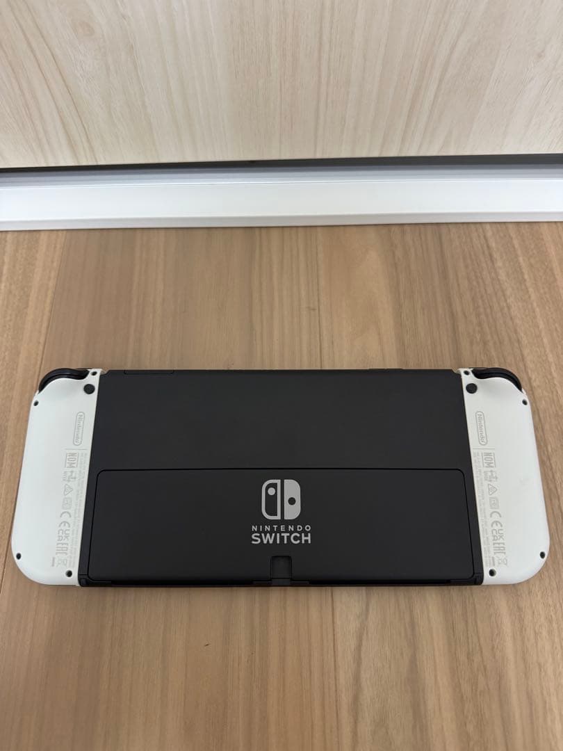 【美品】Nintendo Switch (有機elモデル) ホワイト　おまけ付き