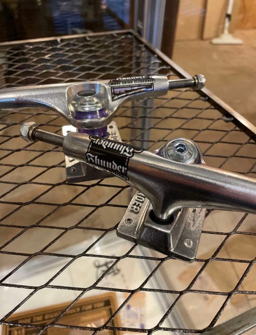 THUNDER スケボートラック INVERTED EDITION 147