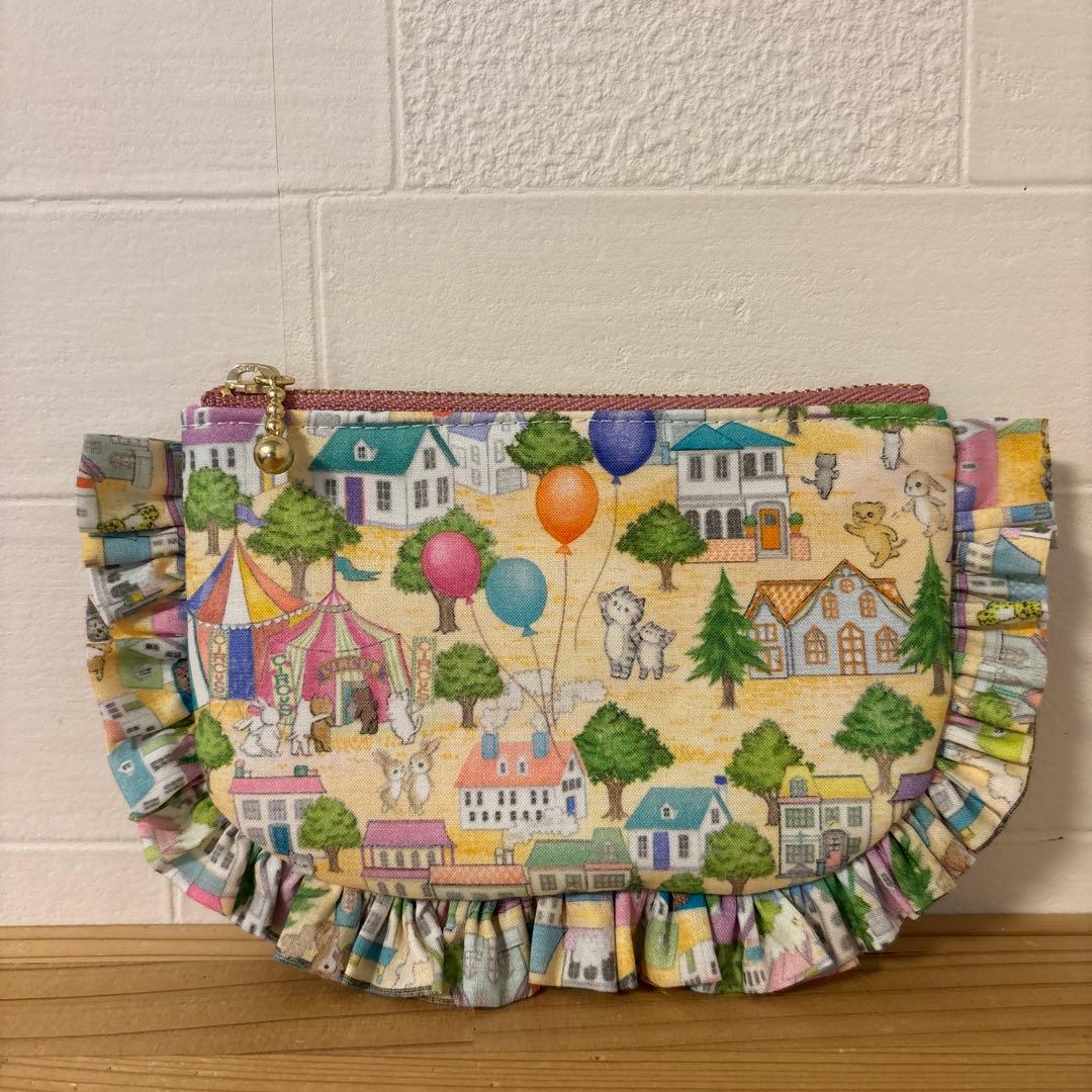 感謝価格　SALE 猫柄　持ち手付き20cmファスナーポーチ　人気　ハンドメイド