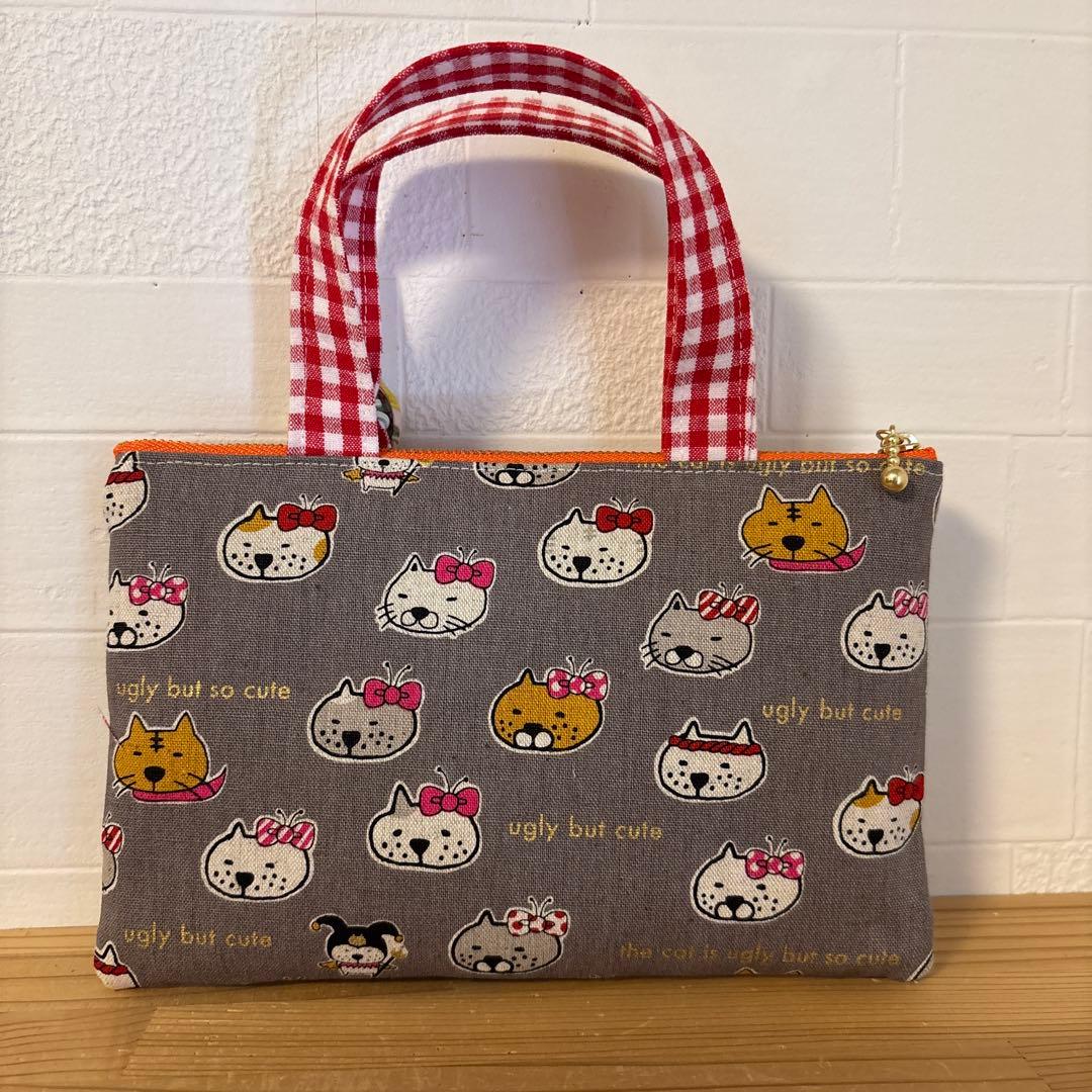 感謝価格　SALE 猫柄　持ち手付き20cmファスナーポーチ　人気　ハンドメイド
