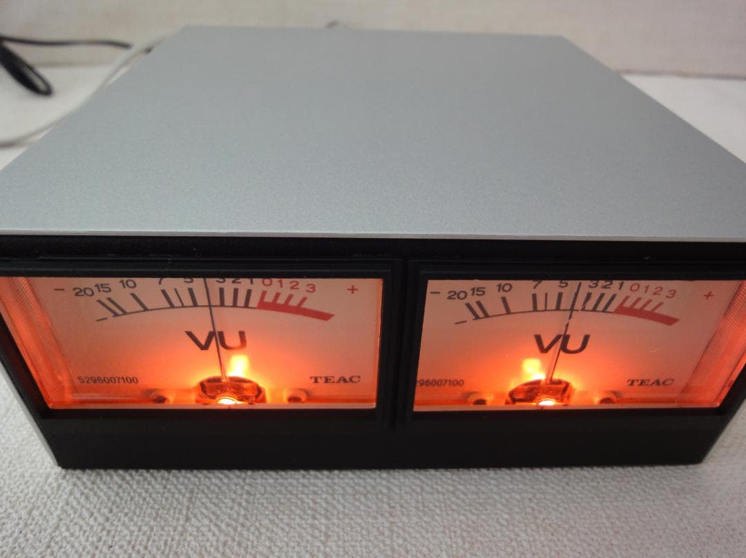 自作ステレオVUメーター204号機(TEACピーク表示機能LED付)