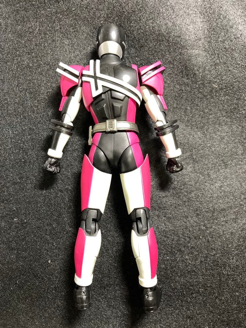 S.H.Figuarts 真骨彫製法 仮面ライダーディケイド ネオVer.