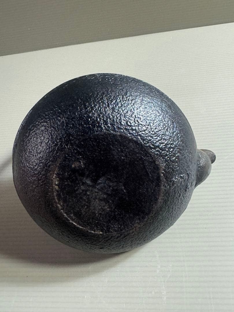 1557 照光堂作 希少砂鉄急須 南部鉄瓶＊波千鳥文 捻り提手 茶器 茶道具