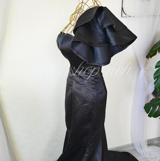 ブラックドレス　L サテン　オフショルダー　マーメイド