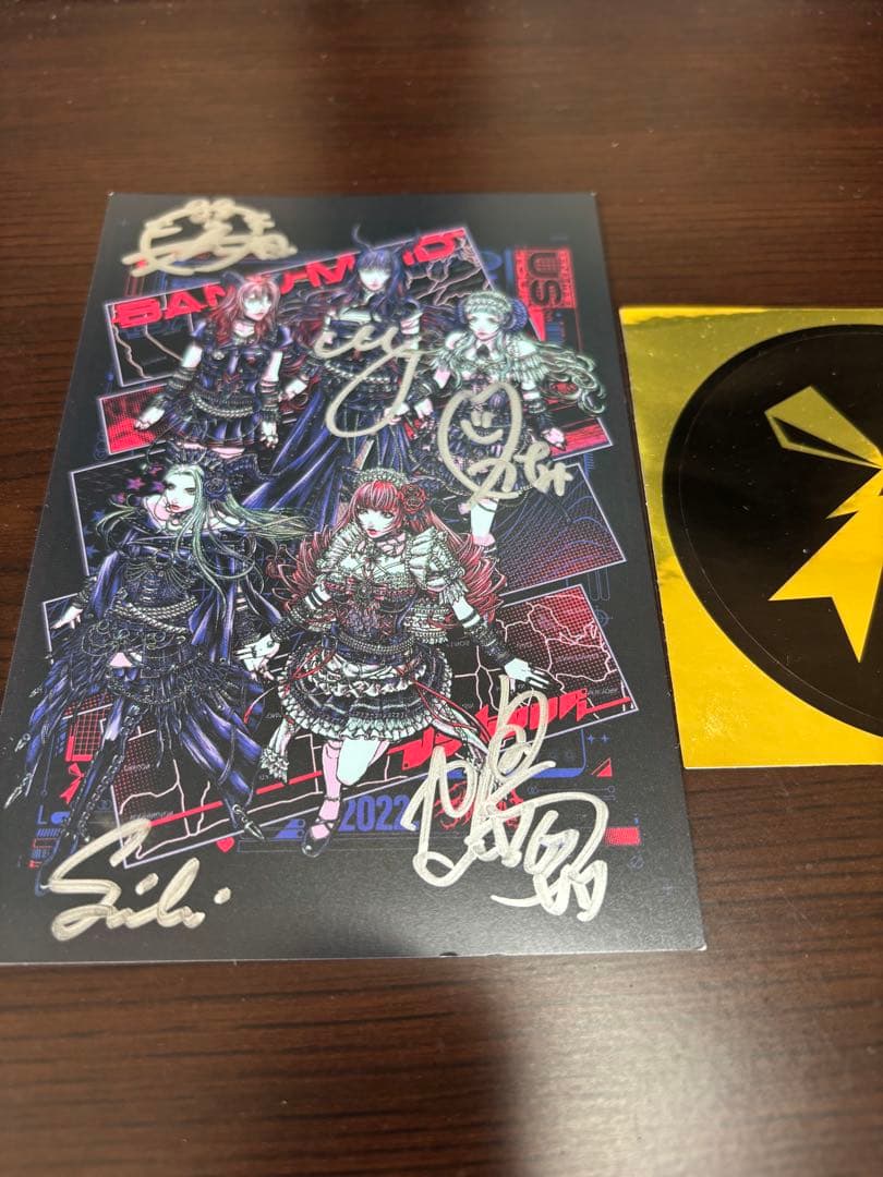 BAND-MAID直筆サイン入りキャラクターポストカード - メルカリ