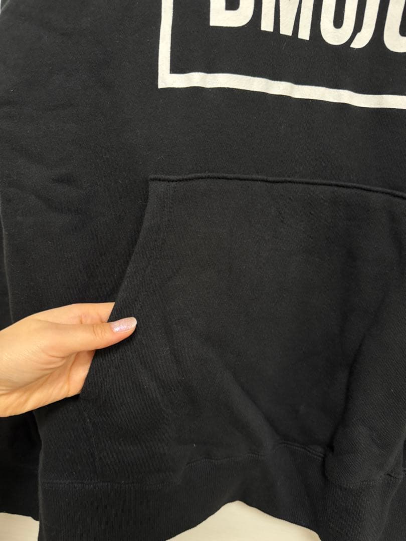 BMᏚGロゴ入り黒フードパーカー