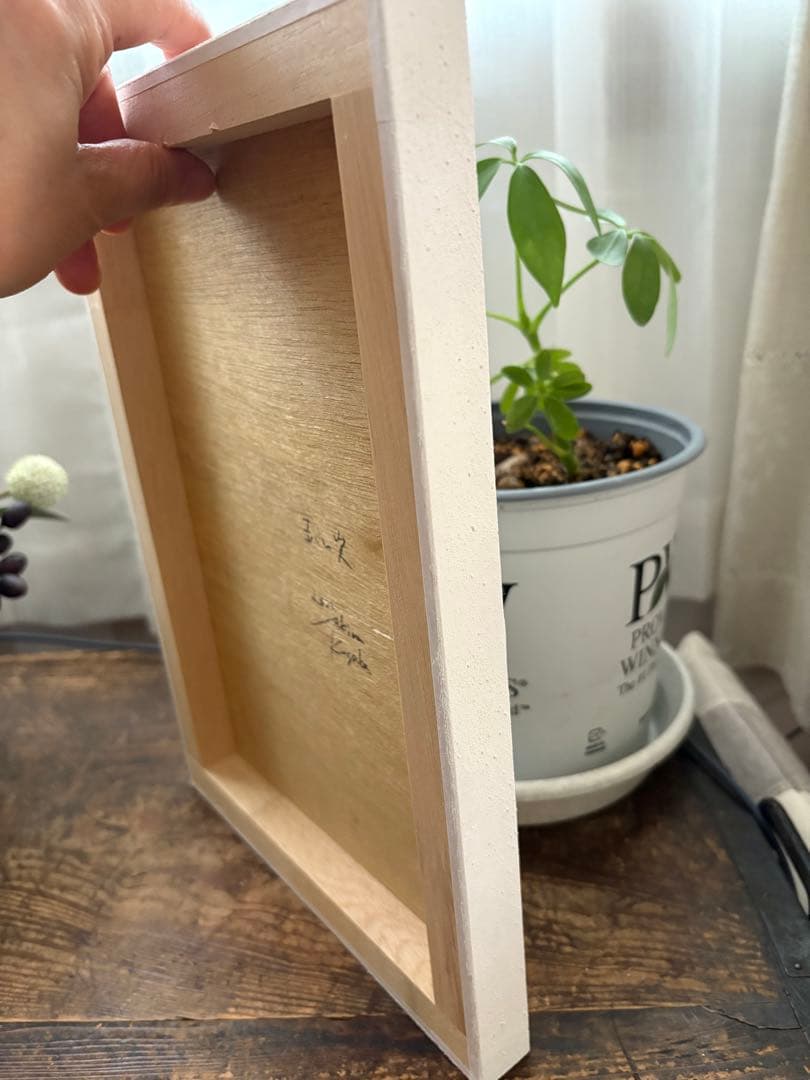 赤い実　Akira Kusaka シカと植物のアート作品