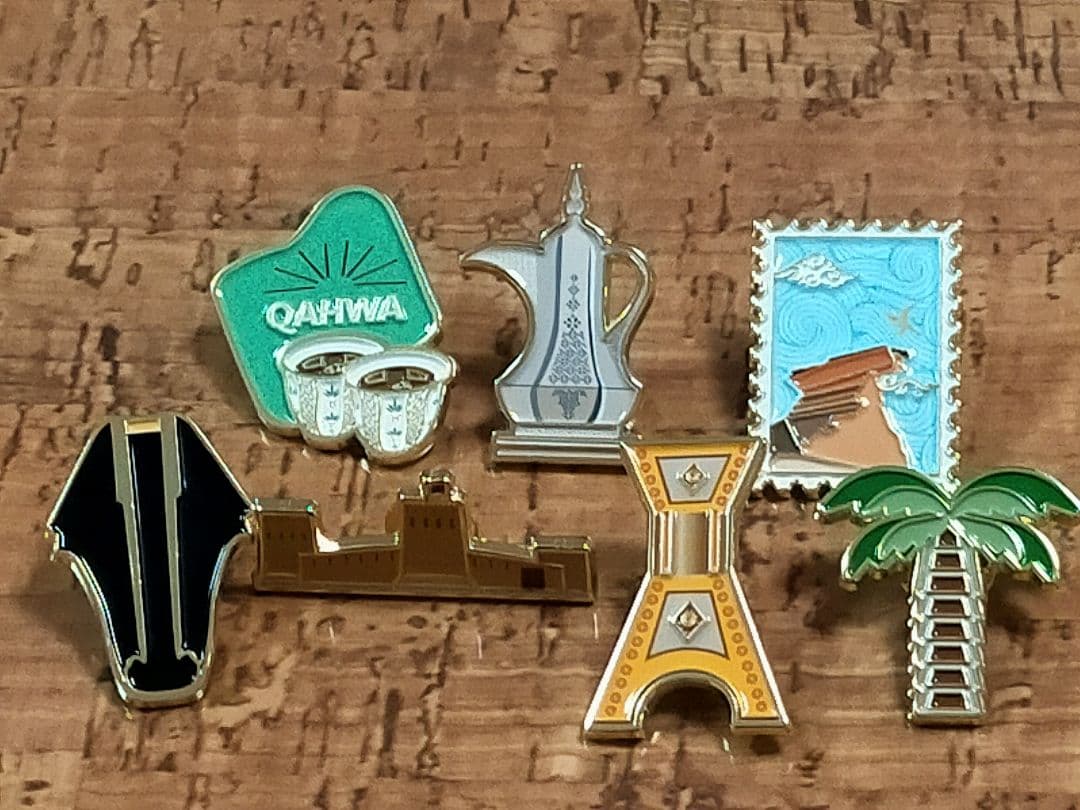 ♥10。「関西万博 中東カタール パビリオン ピンバッジ 7種類7個」。