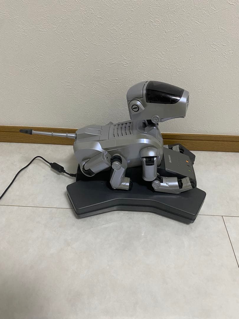 初代　AIBO アイボ　ERS-111 SONYソニー シルバー　付属品付き