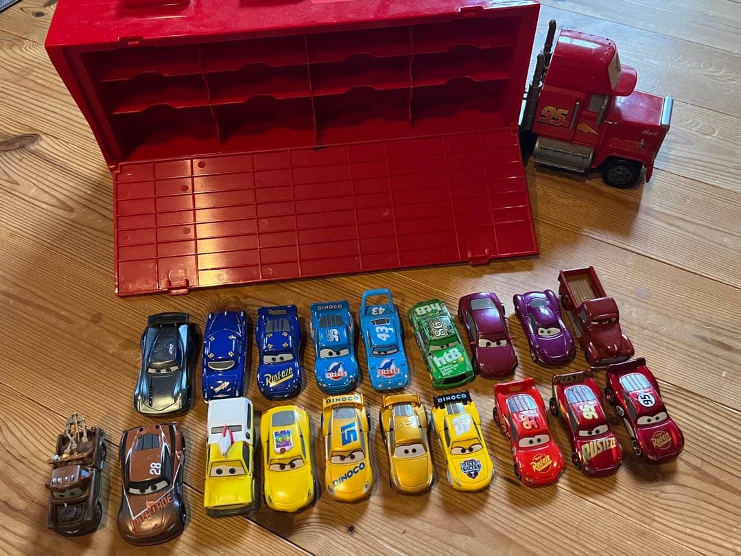 カーズ　トミカ　たくさんのせよう！大きなマックトレーラー　セット　廃盤