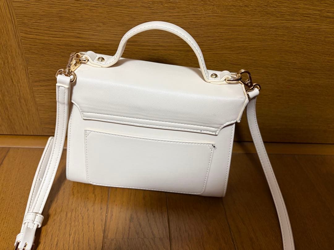 DIANA スタッズ付きショルダーバッグ