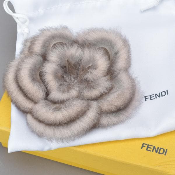 未使用◇FENDI フェンディ ファー ブローチ ピンク ブラウン 箱付き 花 未使用◇FENDI フェンディ ファー ブローチ ピンク ブラウン 箱付き 花