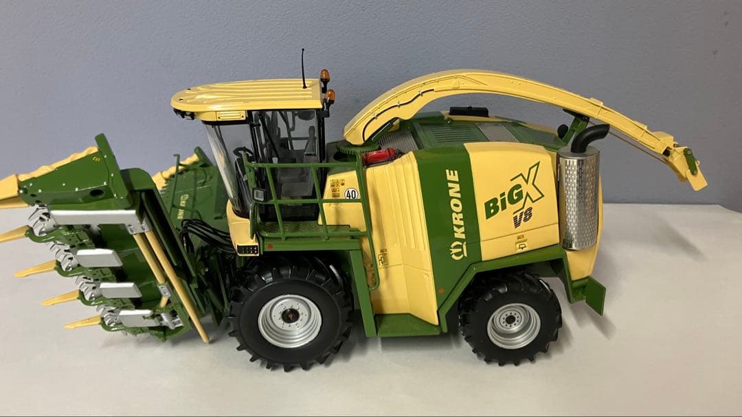 希少！ユニバーサルホビーKRONE BIG X V8トラクター1/32 クローネ