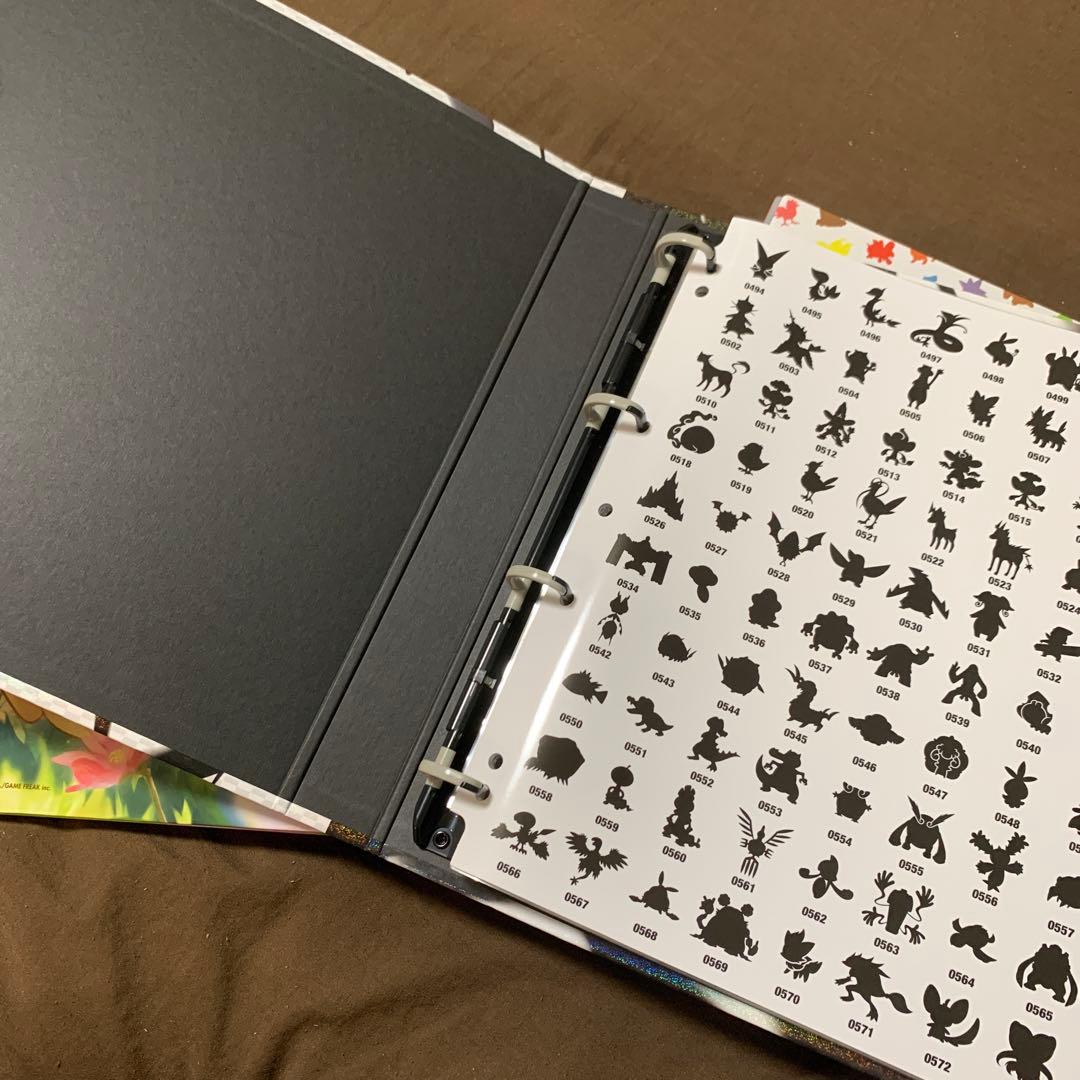 ポケモン　コレクションファイルプレミアム　151 ブラックホワイト、ピカチュウ