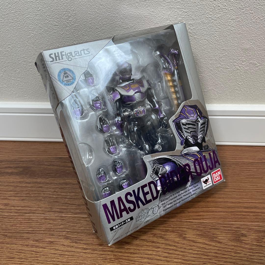 新品未開封　S.H.Figuarts 仮面ライダー王蛇　フィギュア　龍騎