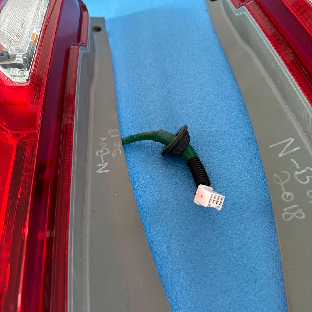 ホンダ N-BOX (JF3) テールランプ (バックランプ) (2x) 左右 - メルカリ