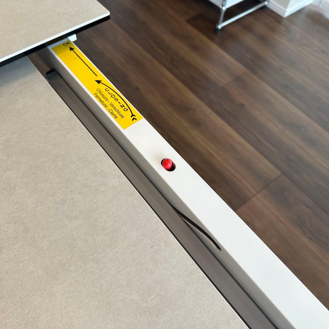 カリガリス セラミック伸長ダイニングテーブル