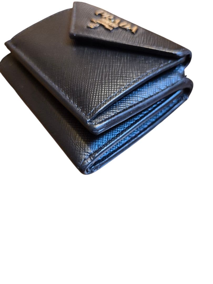 ＰＲＡＤＡ　プラダ　サフィアーノ　三つ折り財布 v