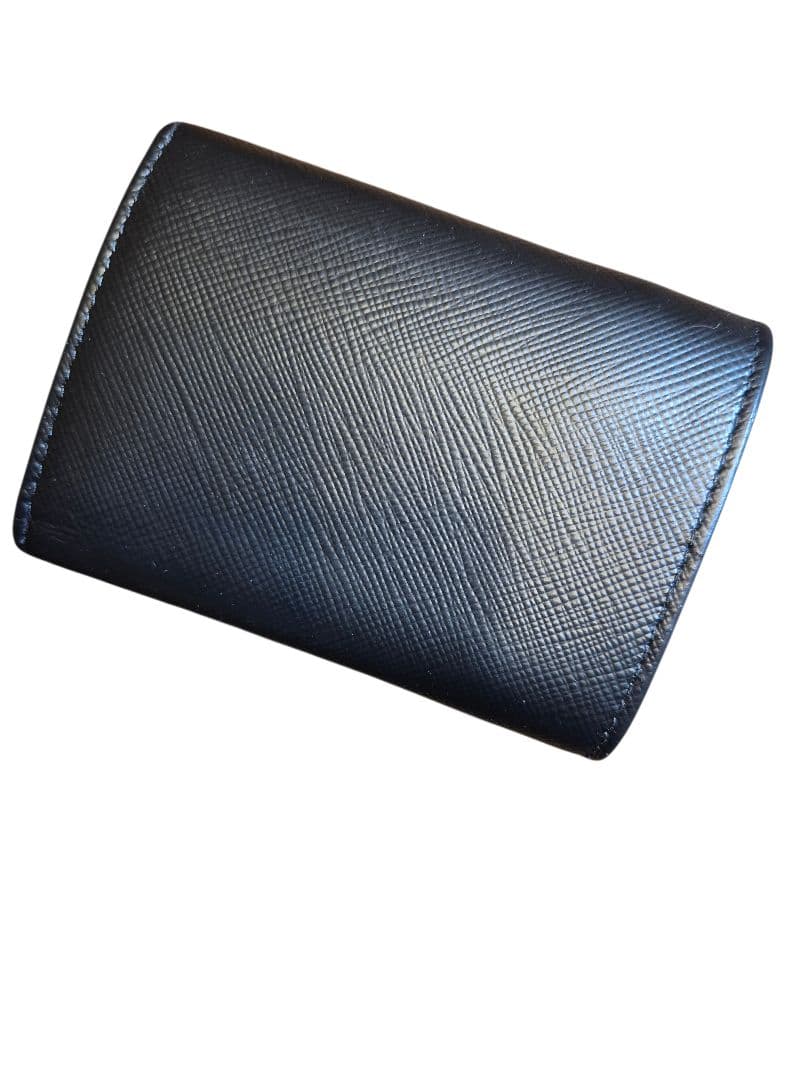 ＰＲＡＤＡ　プラダ　サフィアーノ　三つ折り財布 v