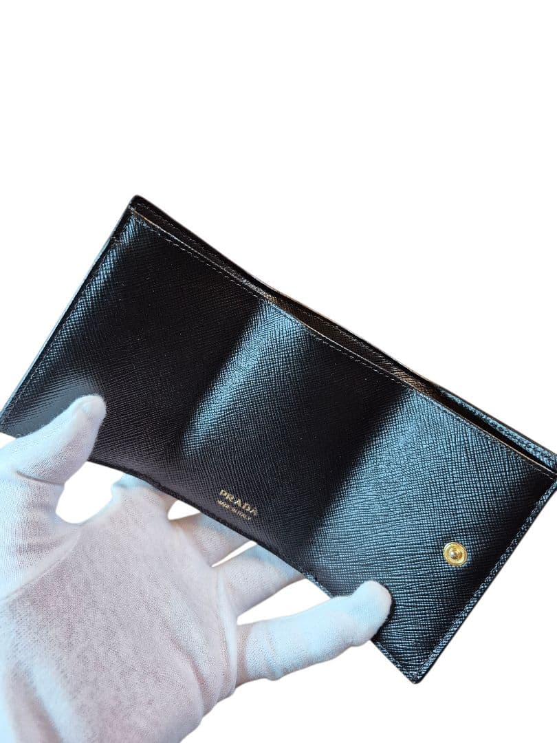 ＰＲＡＤＡ　プラダ　サフィアーノ　三つ折り財布 v
