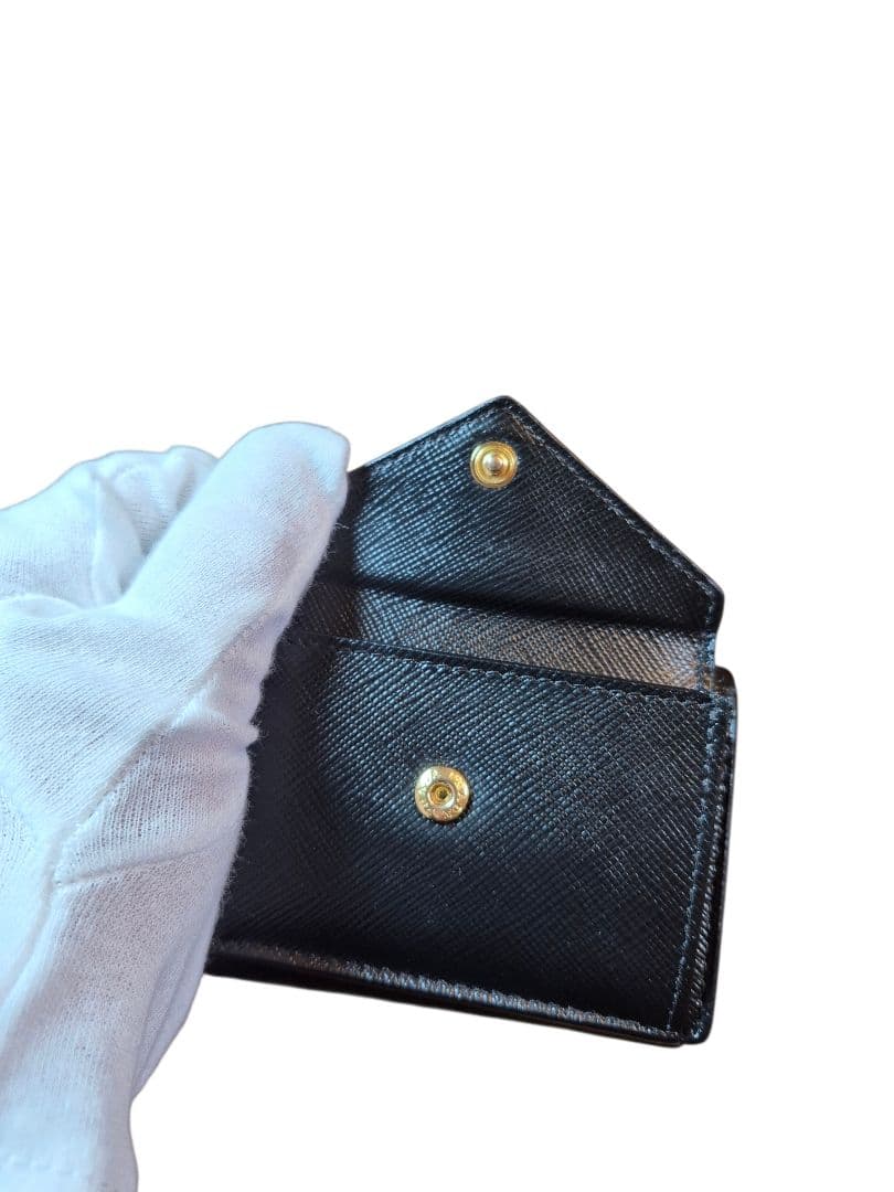 ＰＲＡＤＡ　プラダ　サフィアーノ　三つ折り財布 v