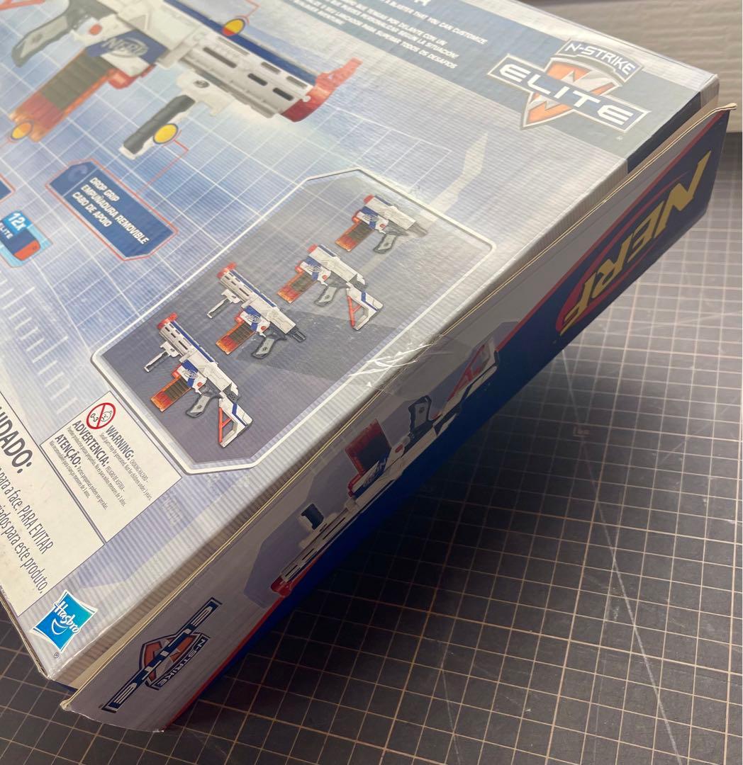 【匿名配送】レアな白のNERF ナーフ N-ストライク　エリート リタリエイター