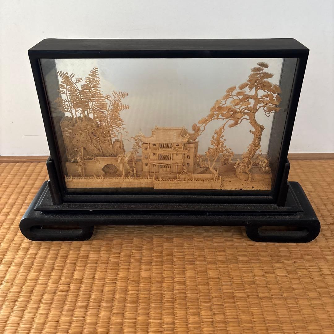 木製風景彫刻置物 約30cm x 20cm