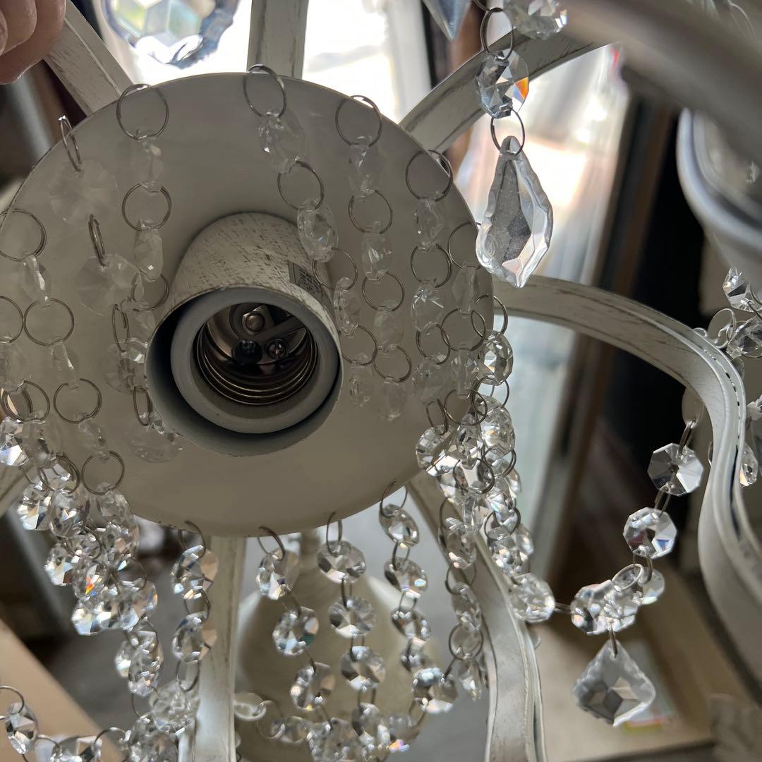 王冠の形のホワイトシャンデリア＊ペンダント照明