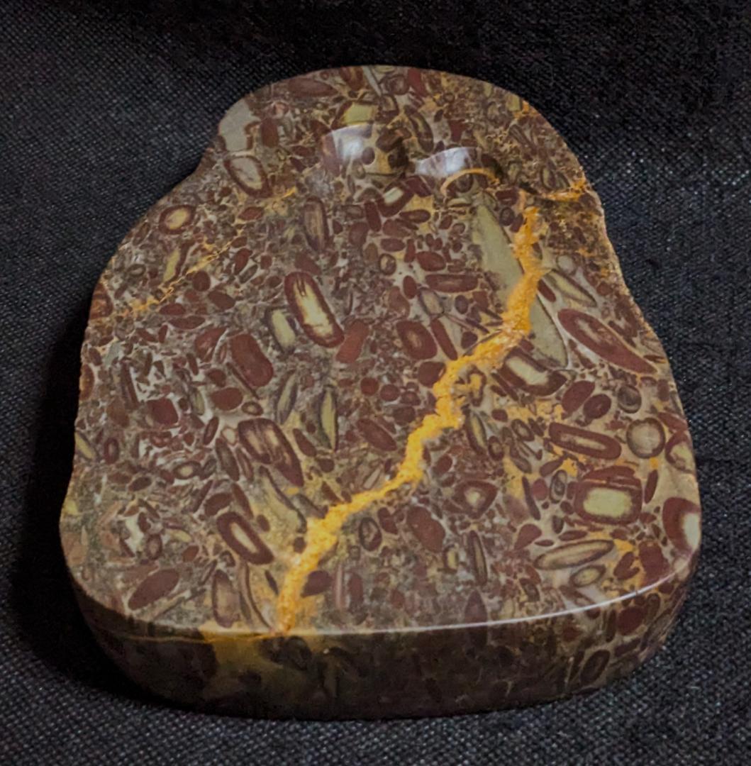 豆斑玉石の天成楕硯板 瓢箪海】◇小豆色の豆斑や黄竜紋◇珍品◇唐木箱