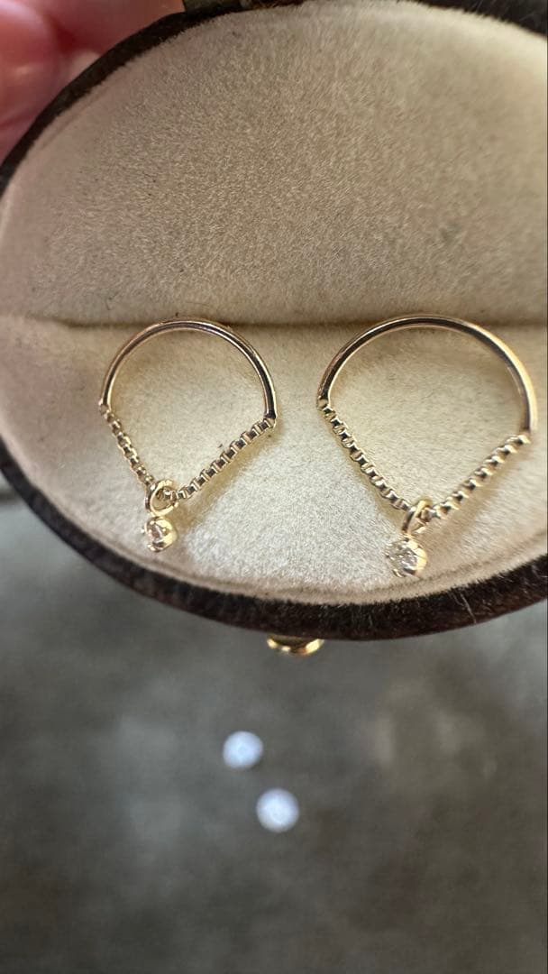 k10 0.02ct ペンデュラムダイヤモンドピアス