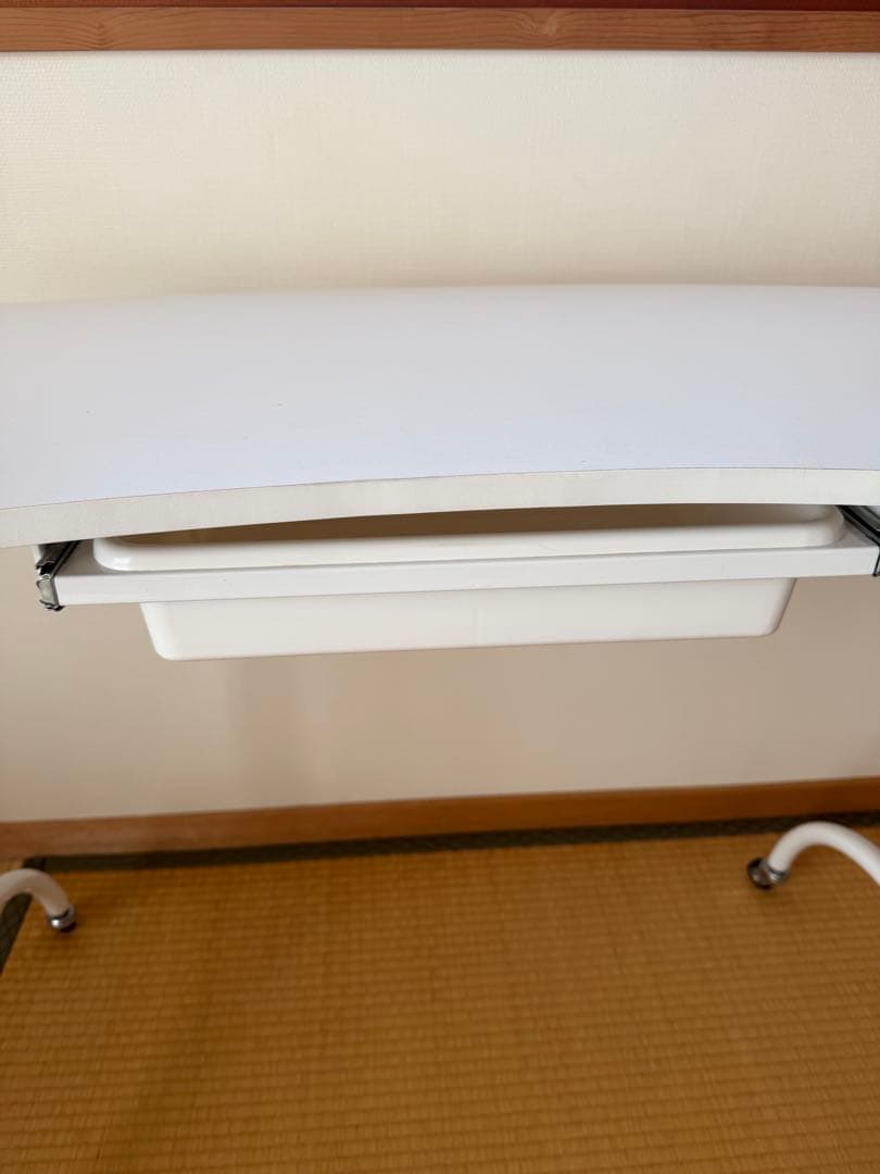 美品☆折りたたみネイルテーブル　折りたたみテーブル　高崎市手渡し¥5000