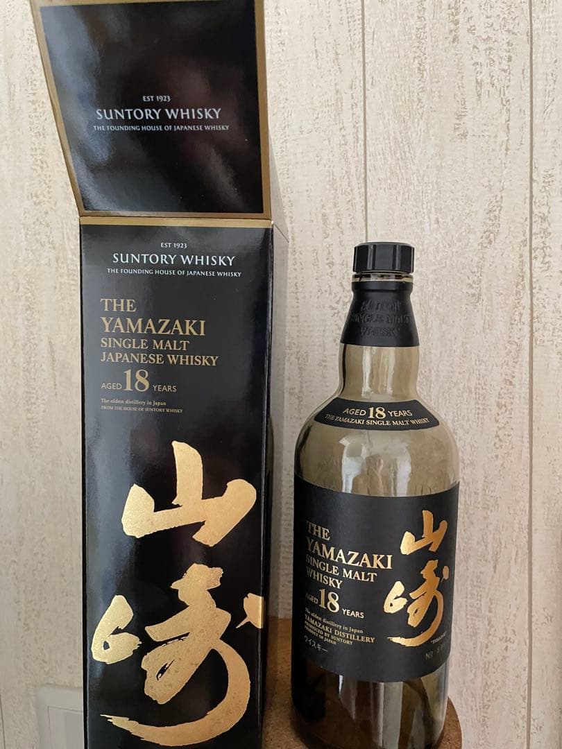 サントリーウィスキー山崎18年の空瓶です。 箱付き、未洗浄です。