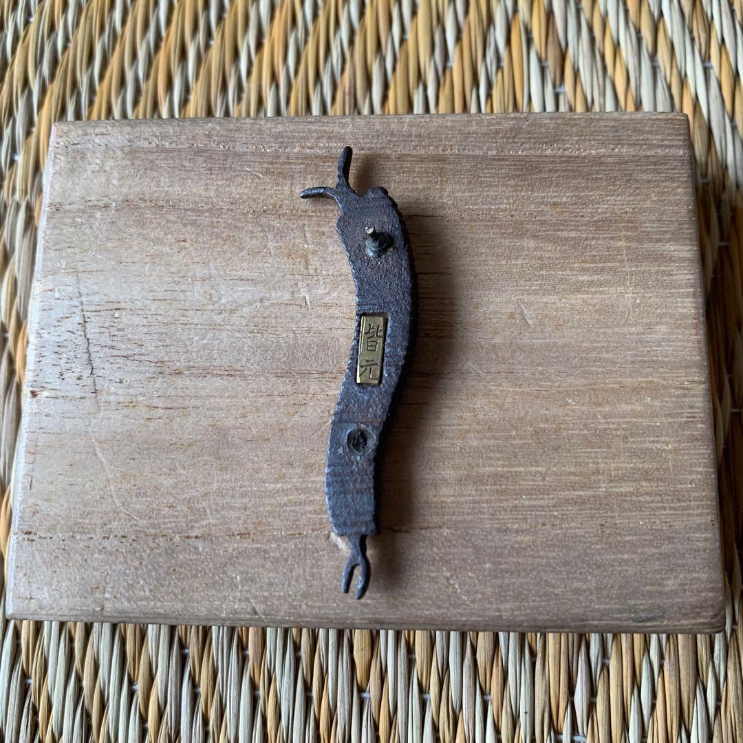 金工 目貫 前金具 在銘 ムカデ