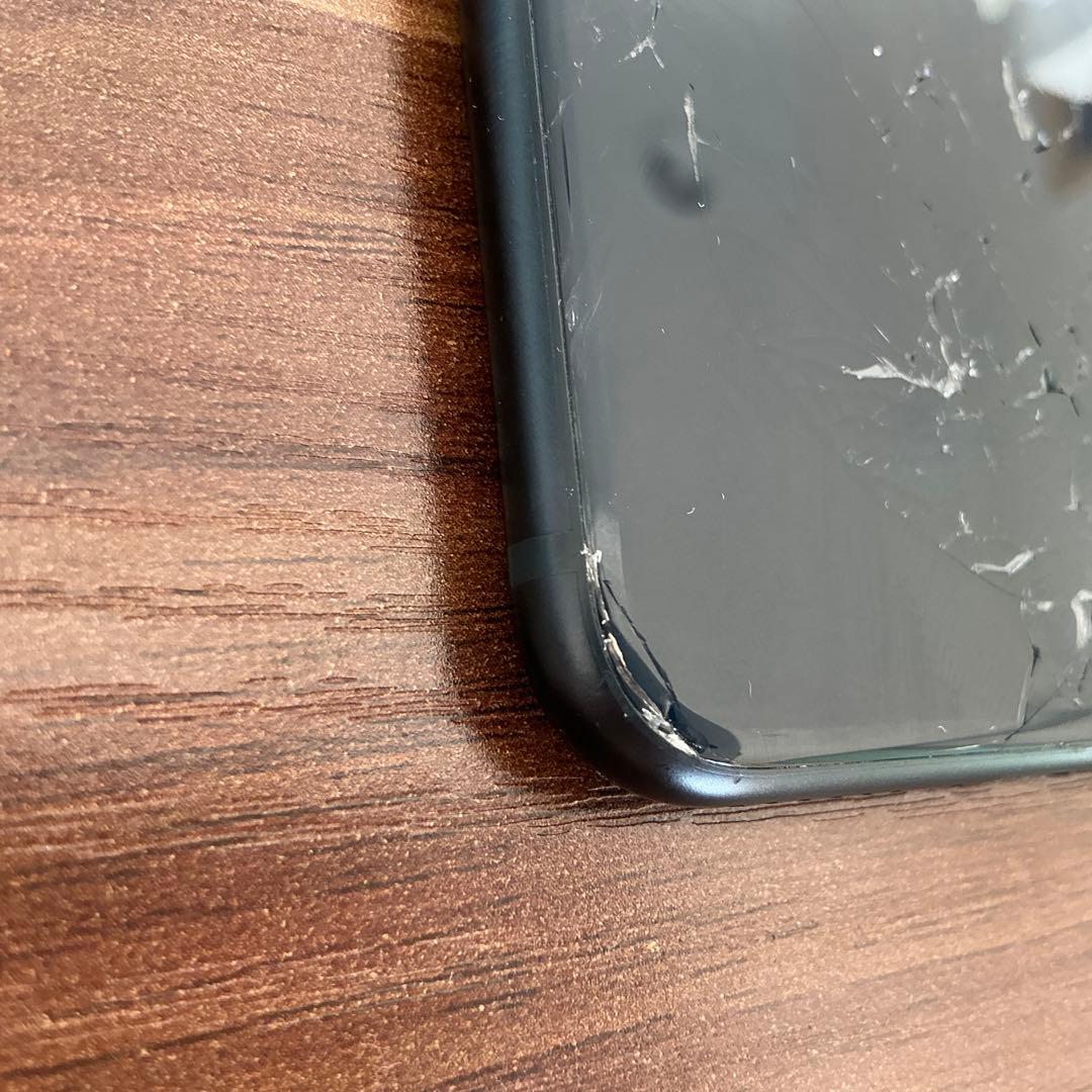 d*2様 Apple iPhoneSE3 128GB 本体のみ　背面ひび割れ　ブ