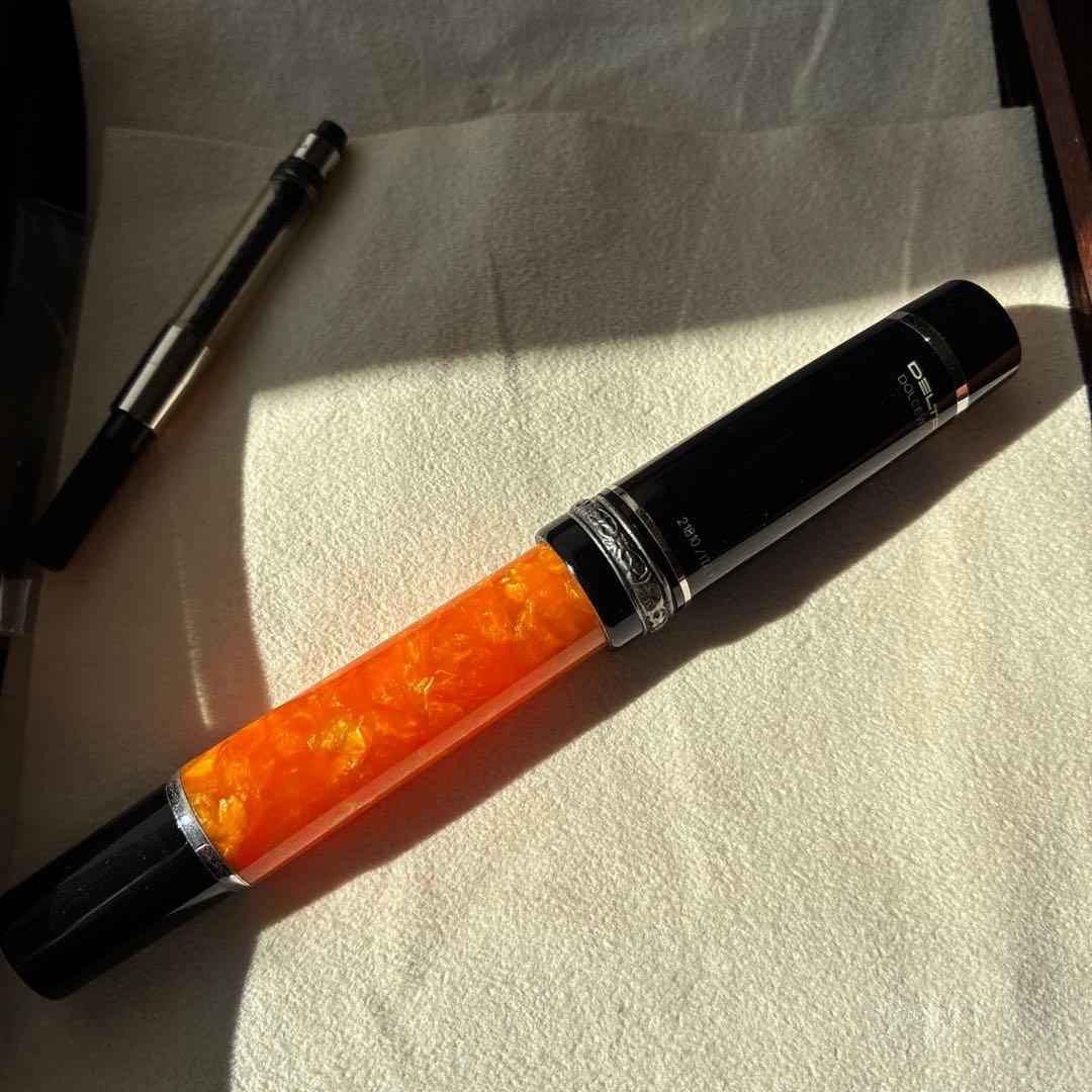 デルタドルチェビータミディアム　万年筆　18k M字