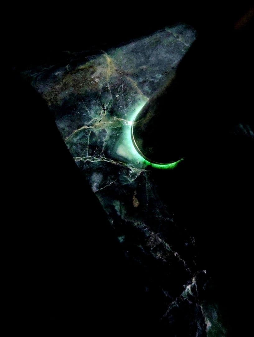 ☆翡翠原石☆糸魚川硬玉【姫川転石・山之坊コスモクロア・カット431g】