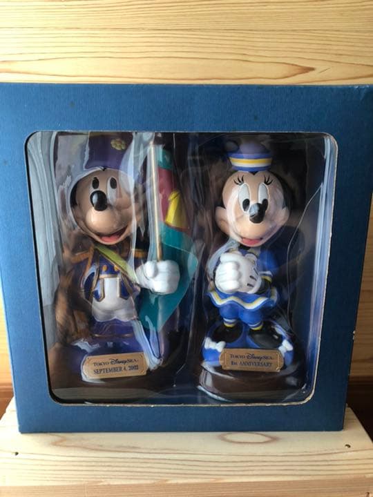 ディズニー　シー　　1周年記念フィギュア