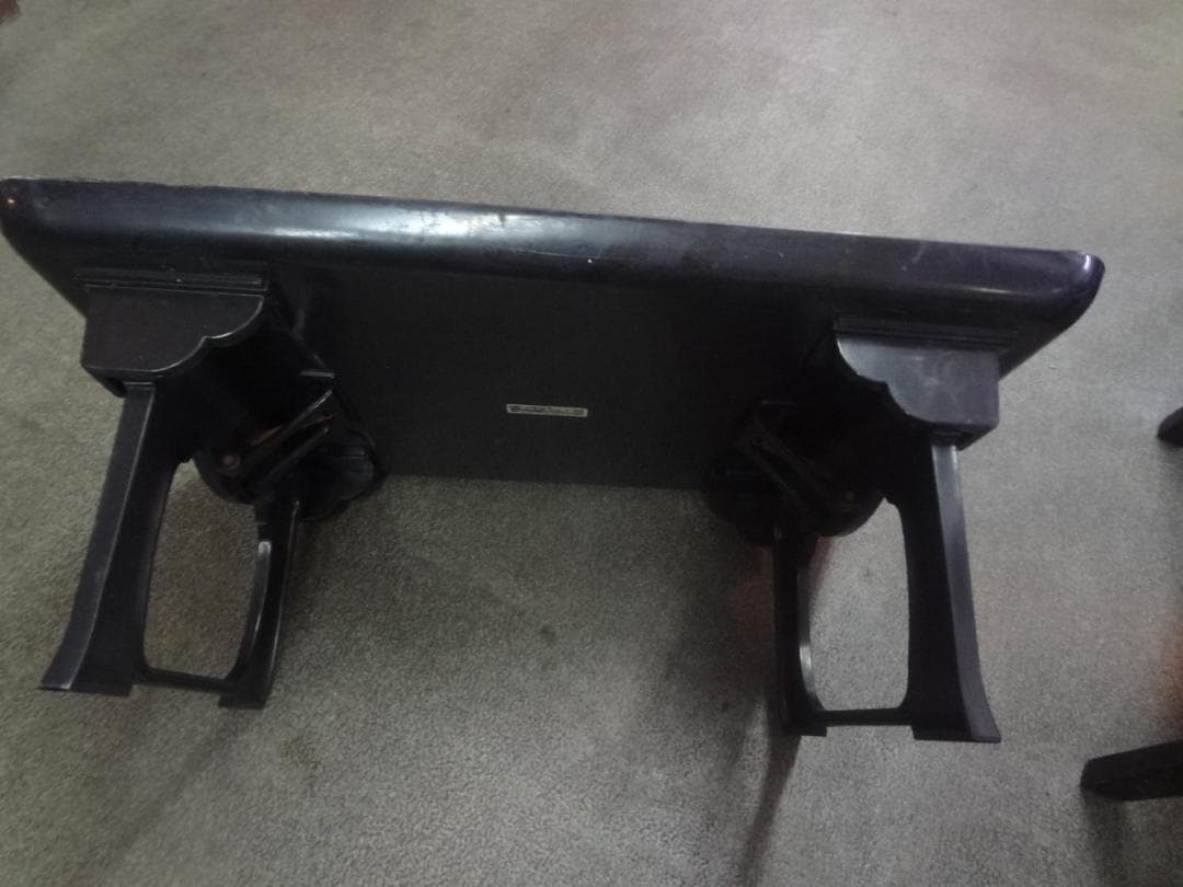 折り畳み式漆器膳 １０膳セット　　黒地に金色の雲模様