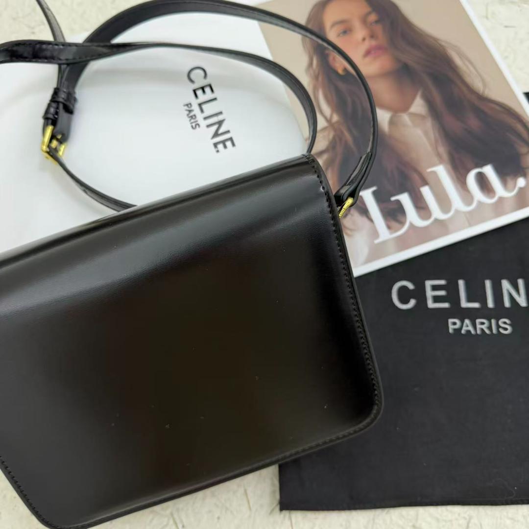 ブラックショルダーバッグ