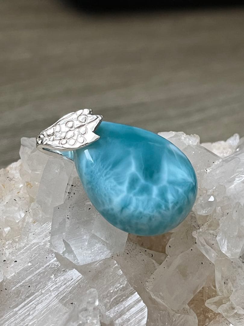 天然石☆高品質！ラリマーしずく型ペンダントトップ☆リーフバチカン