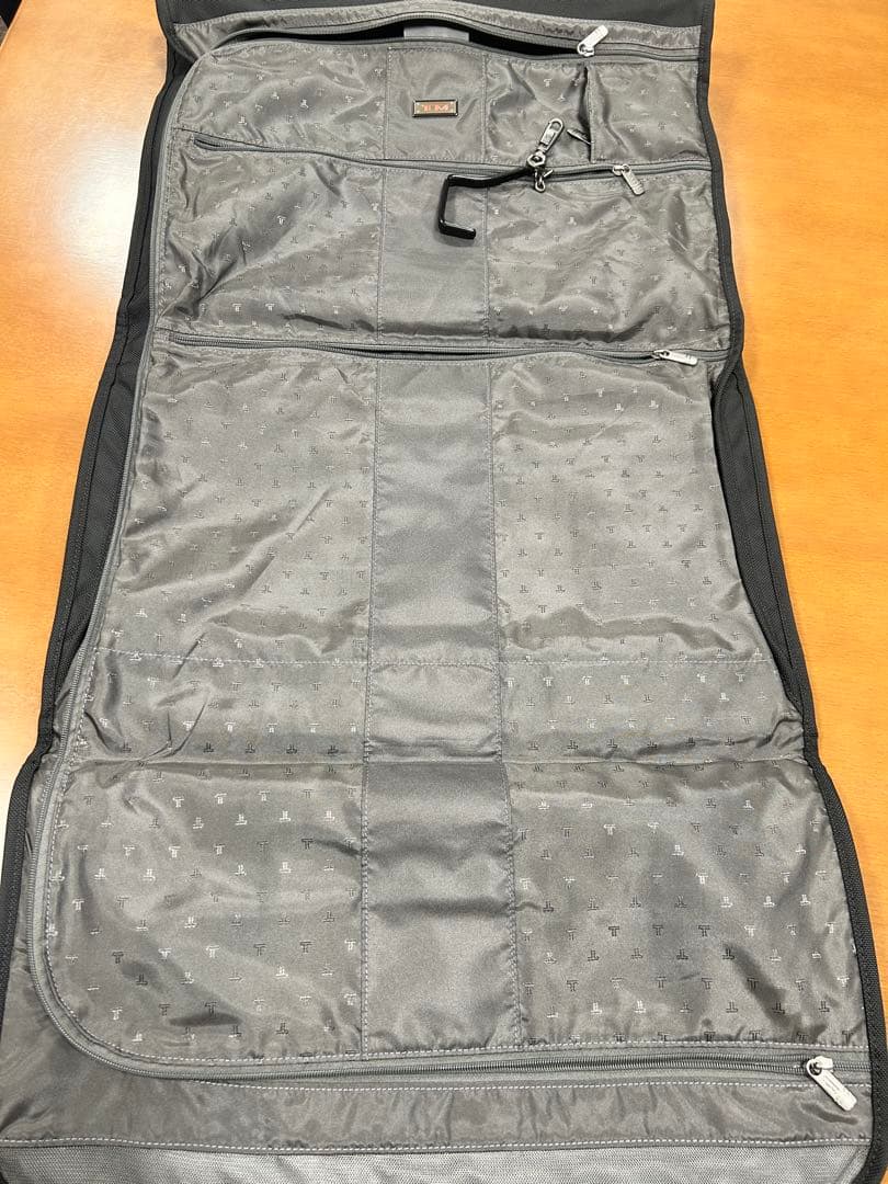 TUMI トゥミ　ガーメントバッグ　22133D4 ブラック