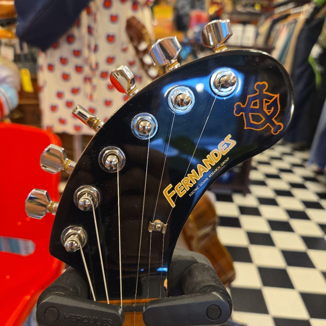 FERNANDES ZO-3 読売ジャイアンツ 限定 アンプ内蔵ギター