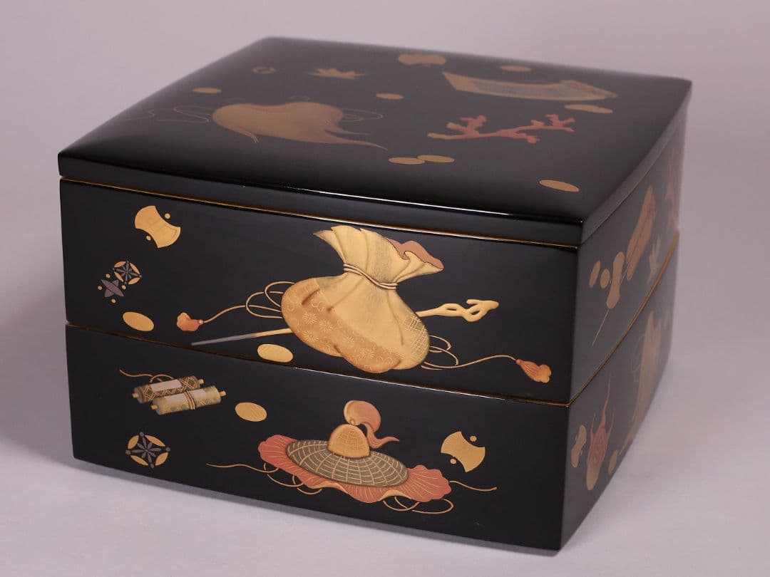 【MA941】輪島塗 宝尽くし蒔絵 二段重 木製漆器 漆芸 重箱 金蒔絵 黒 朱