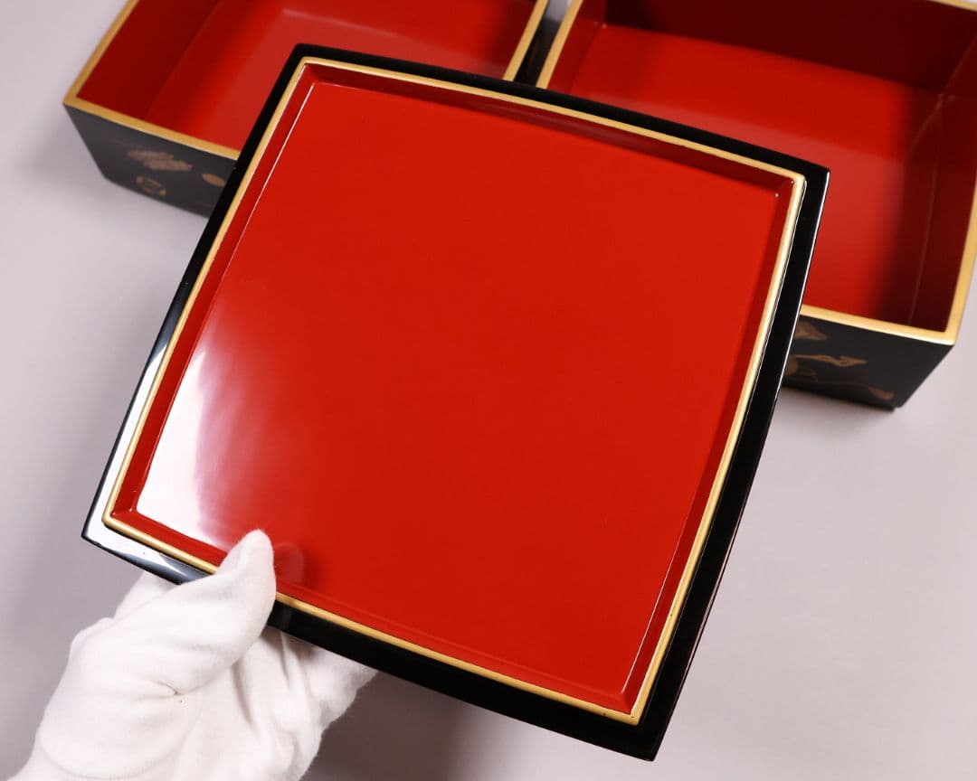 【MA941】輪島塗 宝尽くし蒔絵 二段重 木製漆器 漆芸 重箱 金蒔絵 黒 朱