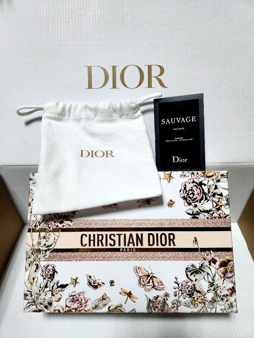 Dior　ディオール　ノベルティ　ポーチ　マザーズデイ　ギフトボックス付