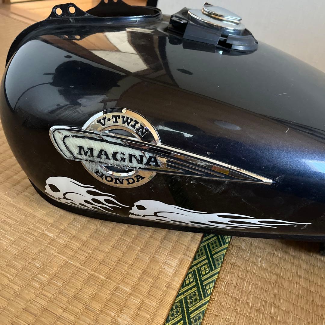 HONDA マグナ250 純正タンク マグナ250（V-TWIN MAGNA） - タンク本体